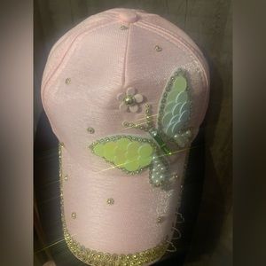 Women's cap, one size, pink color.
